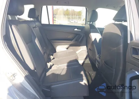 2020 Volkswagen Tiguan 2.0T Se/2.0T Se R-Line Black/2.0T Sel z USA, uszkodzony, nr VIN 3VV2B7AX3LM149352